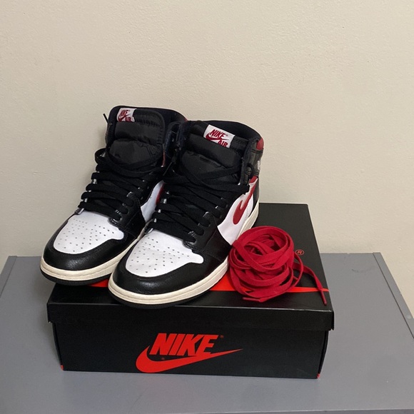 Jordan 1 Retro High Black Gym Red - Picture 8 of 8